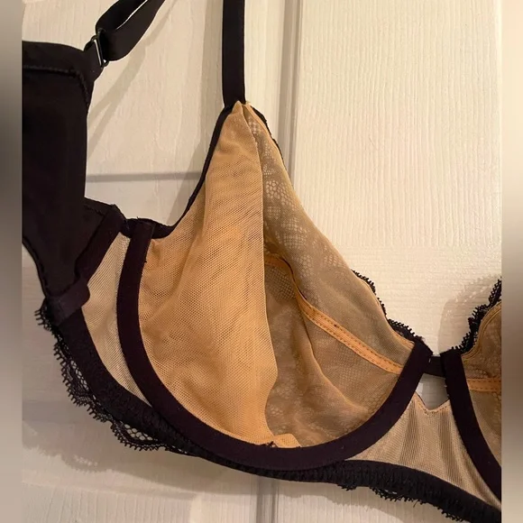 Calvin Klein Women's Seductive Comfort Unlined Lace Bra - Picture 4 of 15